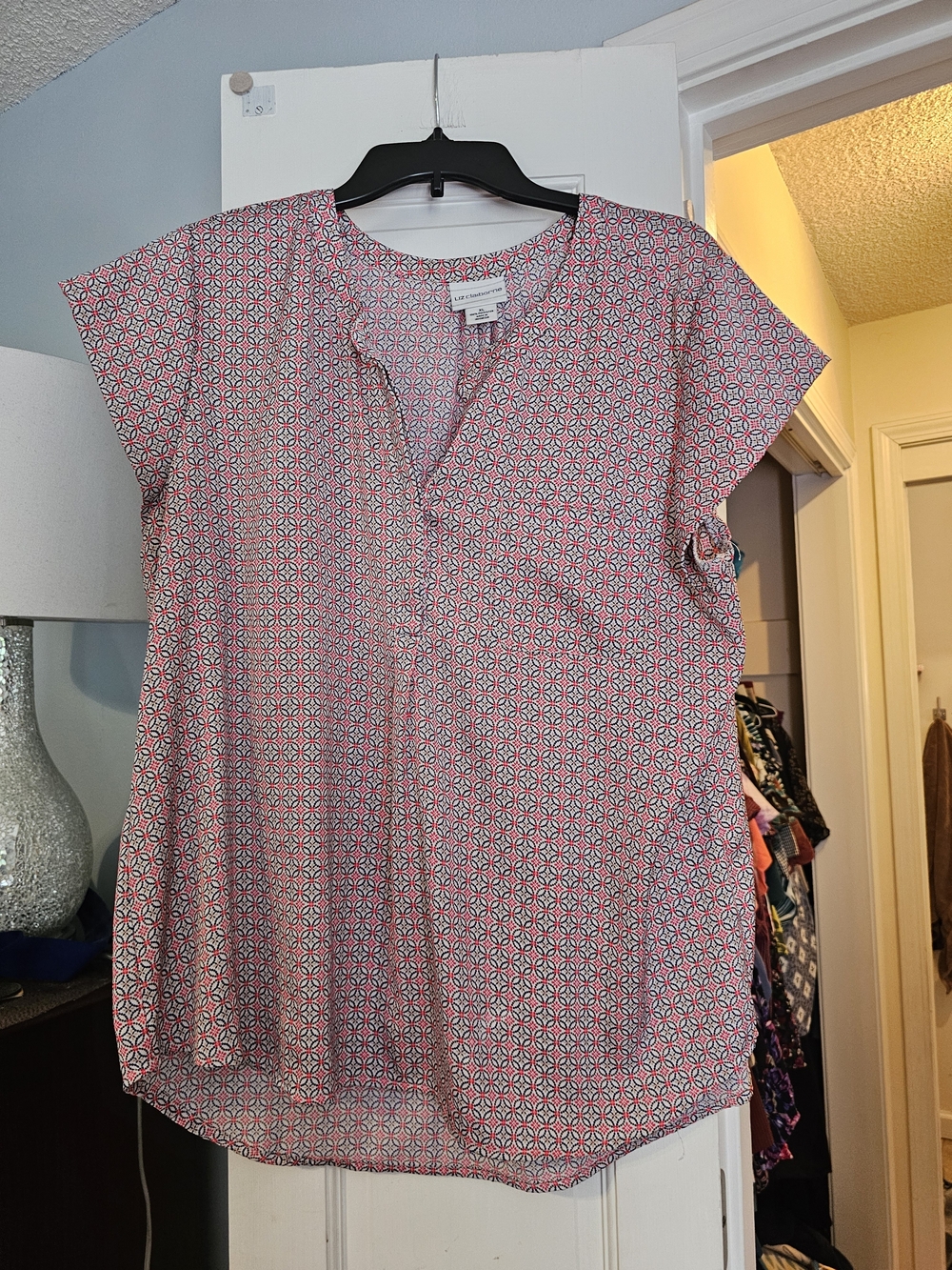 4/$25 Liz Claiborne Pink Geometric Split V-Neck Blouse